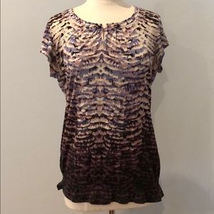 Liz wear short sleeve shirt